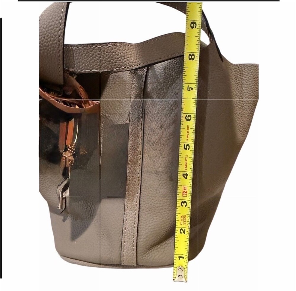 New Bucket Tote Bag Womens Taupe Drawstring Insert Bag with Bag Charm - Picture 12 of 12